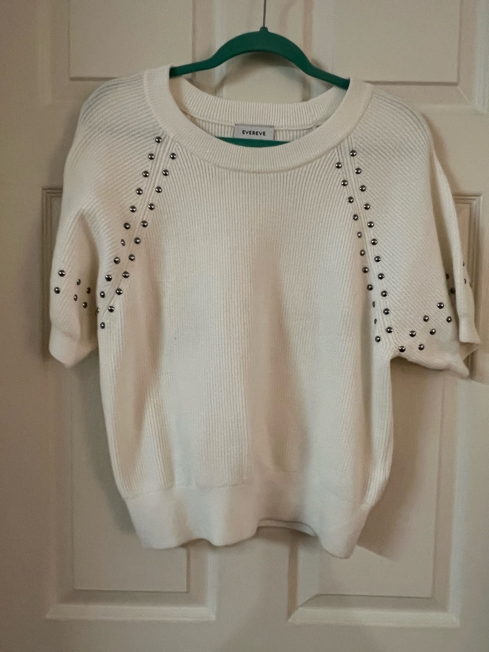 Evereve Flynn white studded sweater tee. EUC! Size Large!